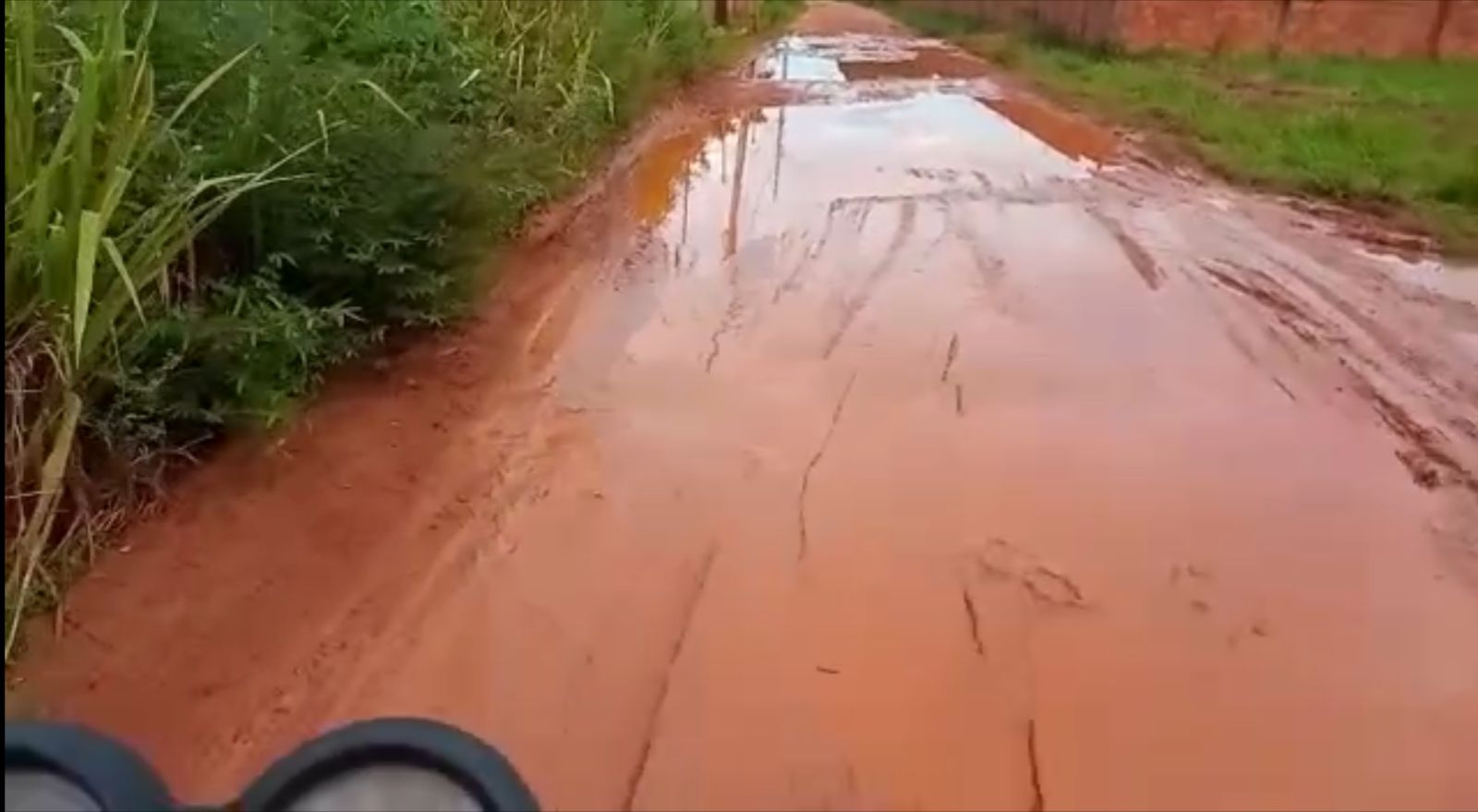 Moradores da Travessa Capixaba reclamam de abandono e descaso da prefeitura